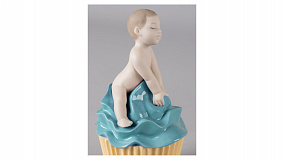 Фигурка Lladro Мой сладкий капкейк, мальчик 8х14 см, фарфор